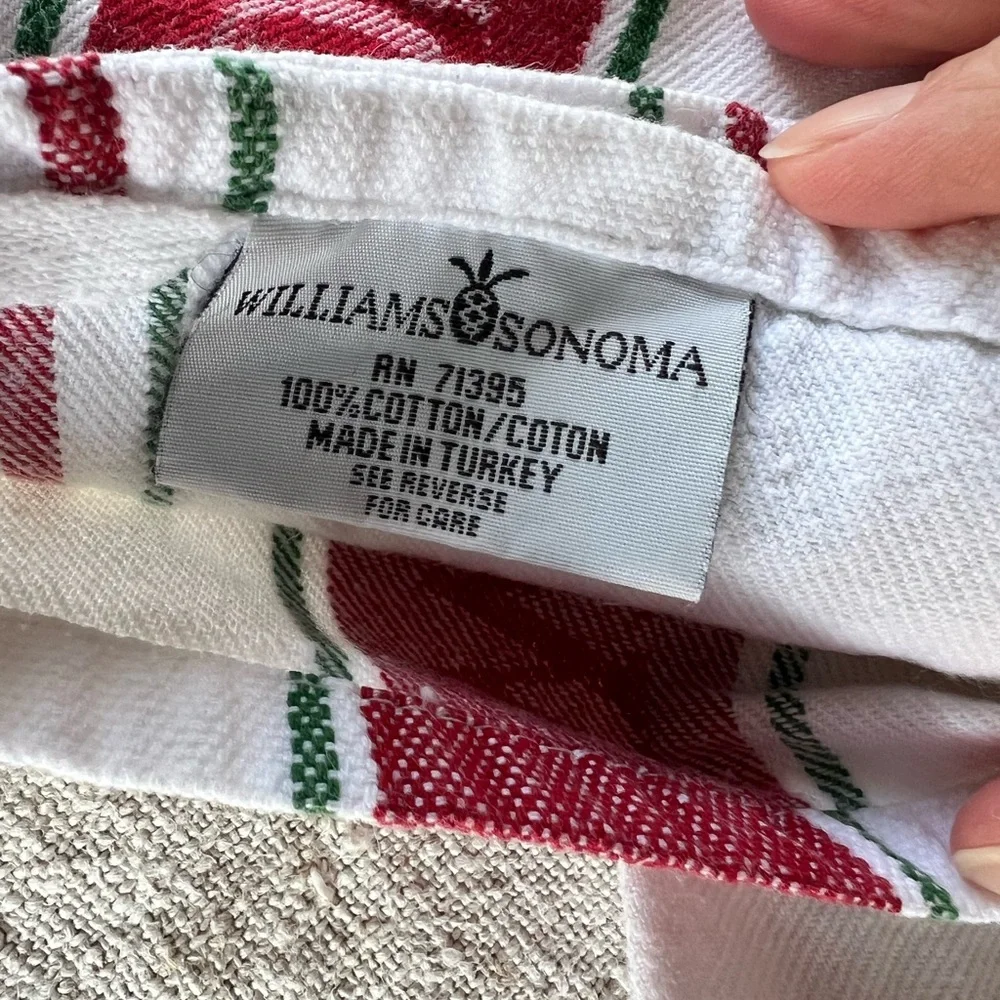 Williams Sonoma Red and Green Kitchen Towels​